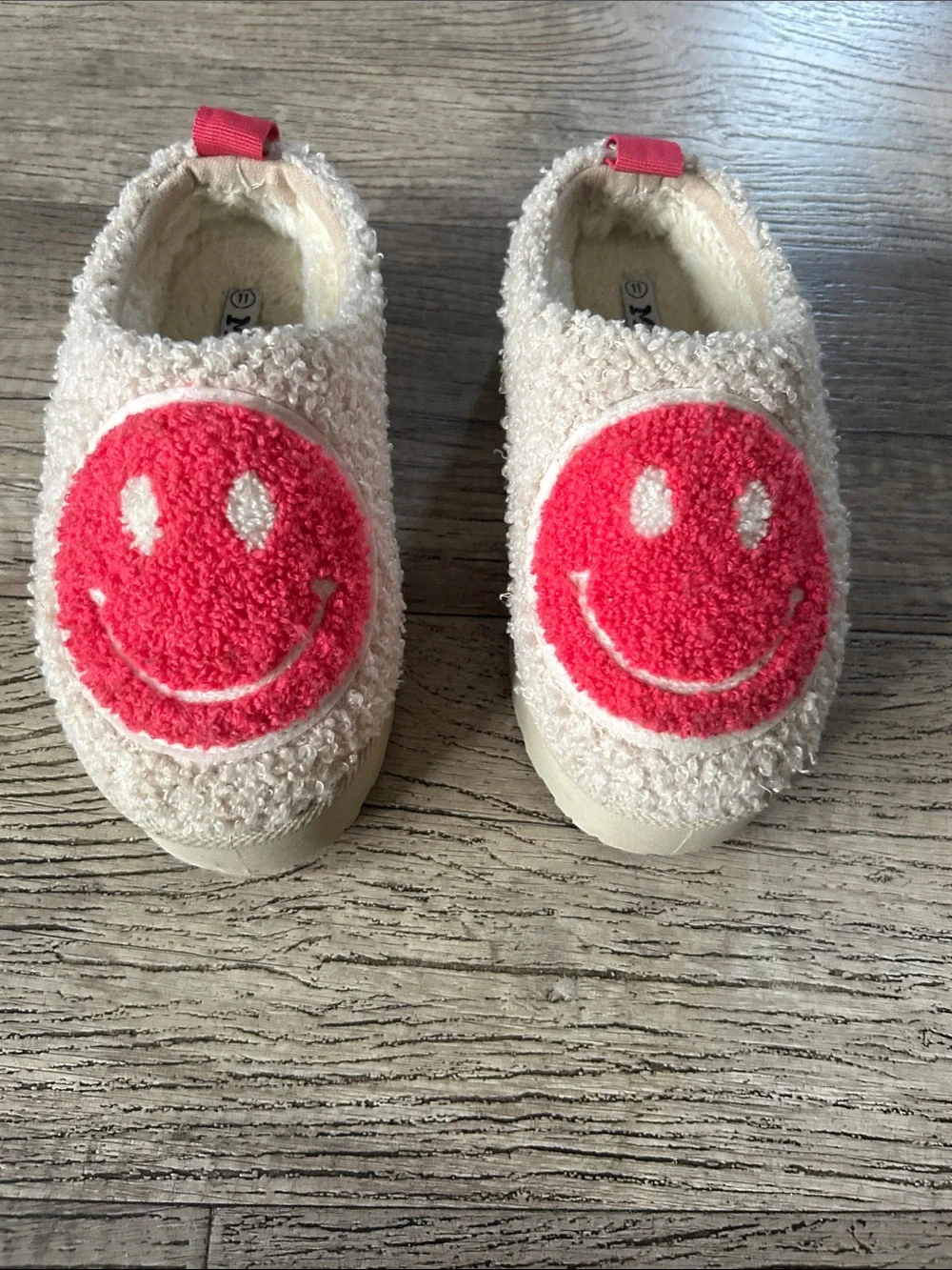 Mudd Kids Cream Sherpa Slip-Ons with Pink Smiley